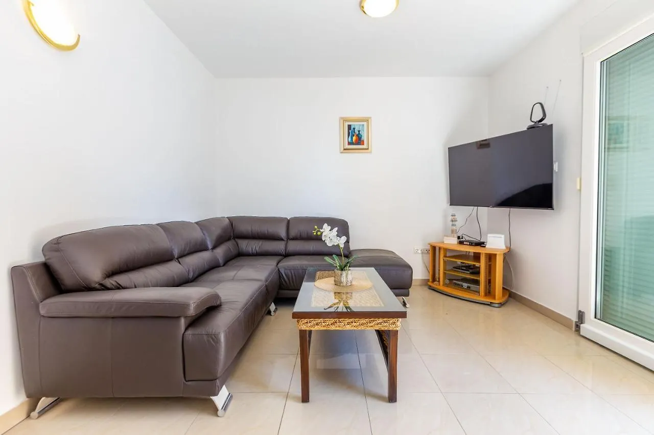 Galeb Two Bedroom Apartment Kožino